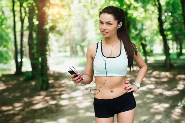 Chica joven en una carrera — Foto de Stock