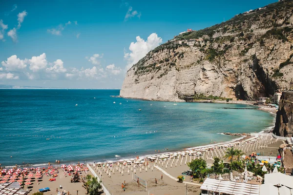 Vacker strand i Sorrento — Stockfoto