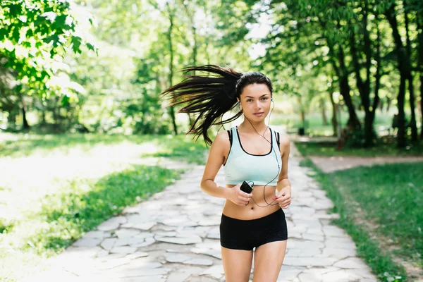 Chica joven en una carrera — Foto de Stock