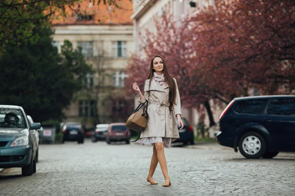 Mujer joven en chaqueta — Foto de Stock