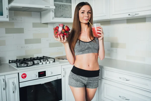 Young girl with detox after workout — Stock Photo, Image