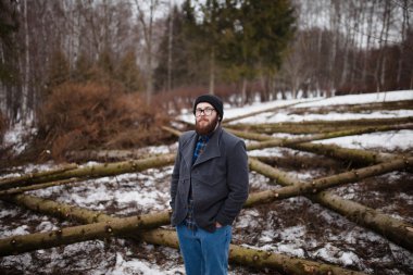 Ormandaki genç adam