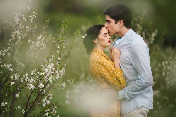 Beautiful couple in spring day — Stock Photo, Image