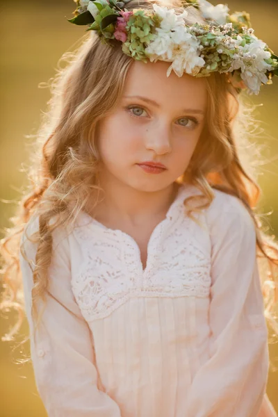 Little girl in forest — Stock Photo, Image