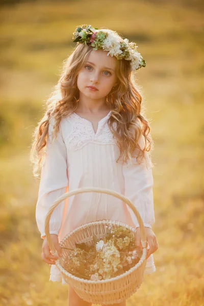 Little girl in forest — Stock Photo, Image