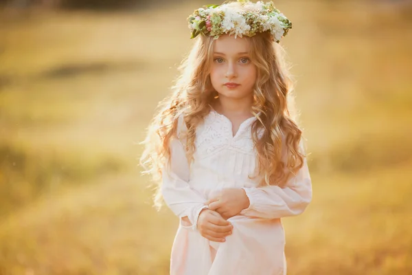 Little girl in forest — Stock Photo, Image