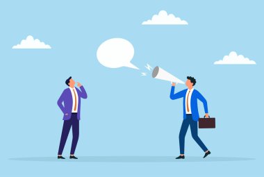 Başka bir işadamı iş iletişimini, liderliği ve aktif dinlemeyi sembolize ederken megafonla mesaj ileten bir işadamının vektör çizimi