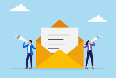 İki iş adamının büyük açık bir zarfın yanında megafonla önemli bilgileri duyurması, iletişimi, mesajlaşmayı ve bilgi aktarımını sembolize ediyor.