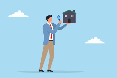 Büyüteçle bir evi inceleyen bir iş adamının vektör çizimi, emlak değerlendirmesini, emlak analizini ya da satın almadan önce ev teftişini sembolize ediyor.