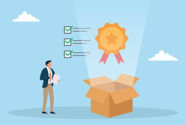 Bir iş adamının altın rozeti, ürün mükemmelliğini, kalite güvencesini ve müşteri memnuniyetini sembolize eden açık bir kutunun yanında kalite listesini kontrol etmesinin vektör çizimi