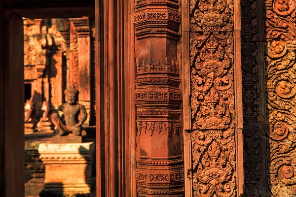 Gedetailleerde van banteay srei tempel — Stockfoto