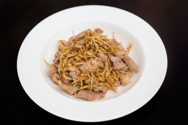 zencefil ile tavada kızartılmış domuz eti