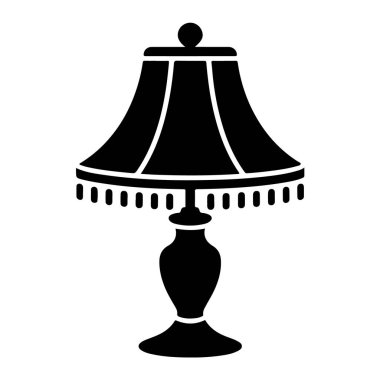 Beyaz arka planda izole edilmiş dekoratif abajurlu klasik bir masa lambası karanlıkta hafif bir parıltı bırakıyor.