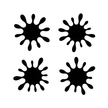 Temiz beyaz arka planda izole edilmiş dört farklı siyah mürekkep lekesi. Herhangi bir tasarım projesine sanatsal ve dinamik bir dokunuş eklemek için ideal.