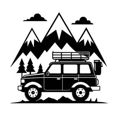 Offroad aracı, beyaz arka planda izole edilmiş çam ağaçları ve bulutlarla bir dağ manzarasında ilerliyor.