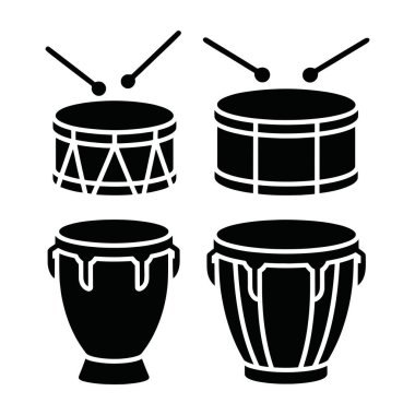 Dört perküsyon aleti ayarla. Trampetler. Conga davulları. Çubuklar. Müzik performansı. Konser gösterisi. Müzikal ritim. Ritmik ses..