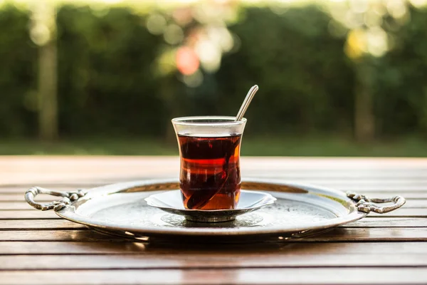 Thé turc traditionnel . — Photo