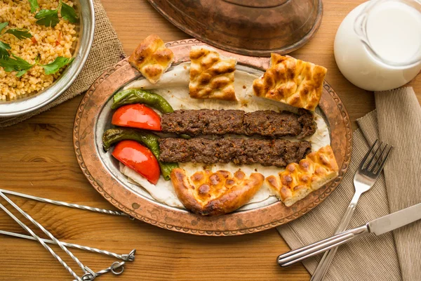 Turkse adana kebab. — Stockfoto