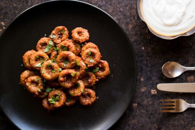 Fellah sos ile yoğurt / bulgur köfte