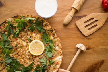 Lahmacun. Pide