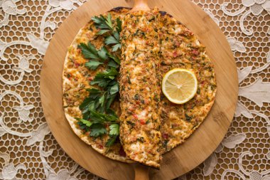 Lahmacun. Pide