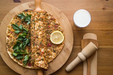 Lahmacun. Pide