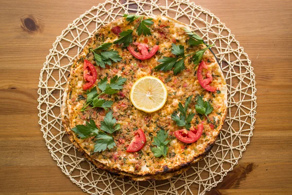 Lahmacun. Pide