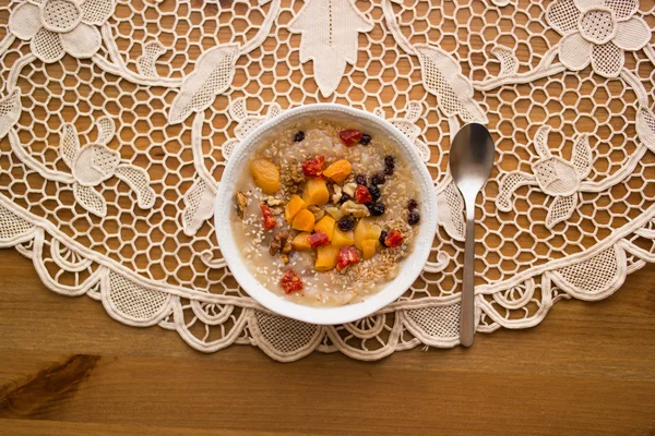 Türk geleneksel tatlı Aşure (Noah'ın puding)
