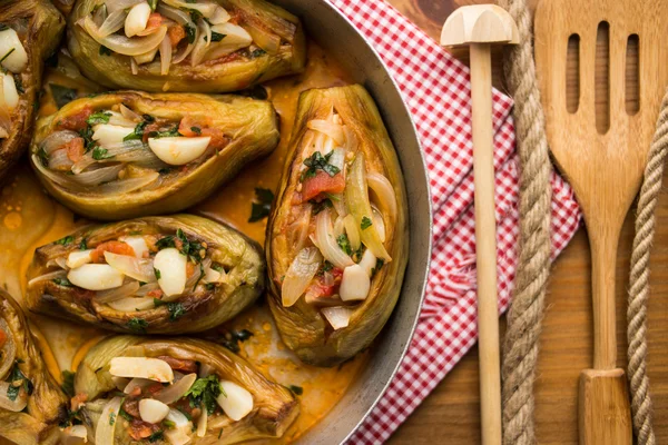 Imam bayildi / turkiska traditionella aubergine — Stockfoto