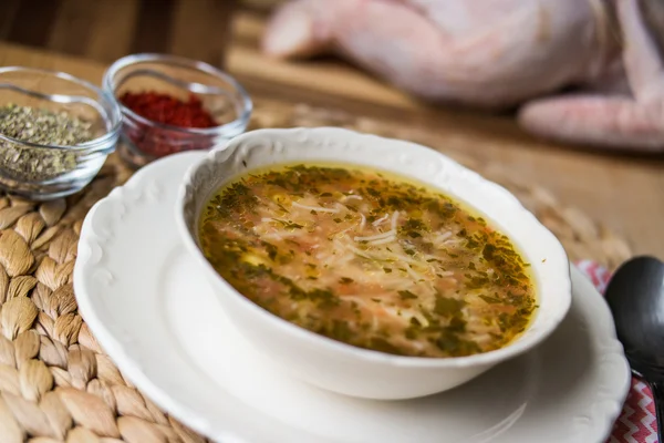 Tradiční polévka z kuřecího vývaru — Stock fotografie