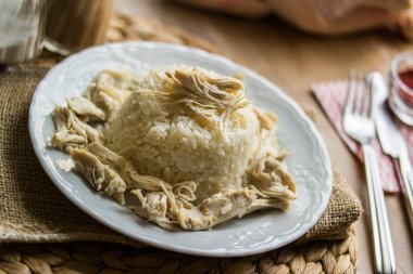 Geleneksel Türk tavuk bir pirinç (ekmeği tarifi).