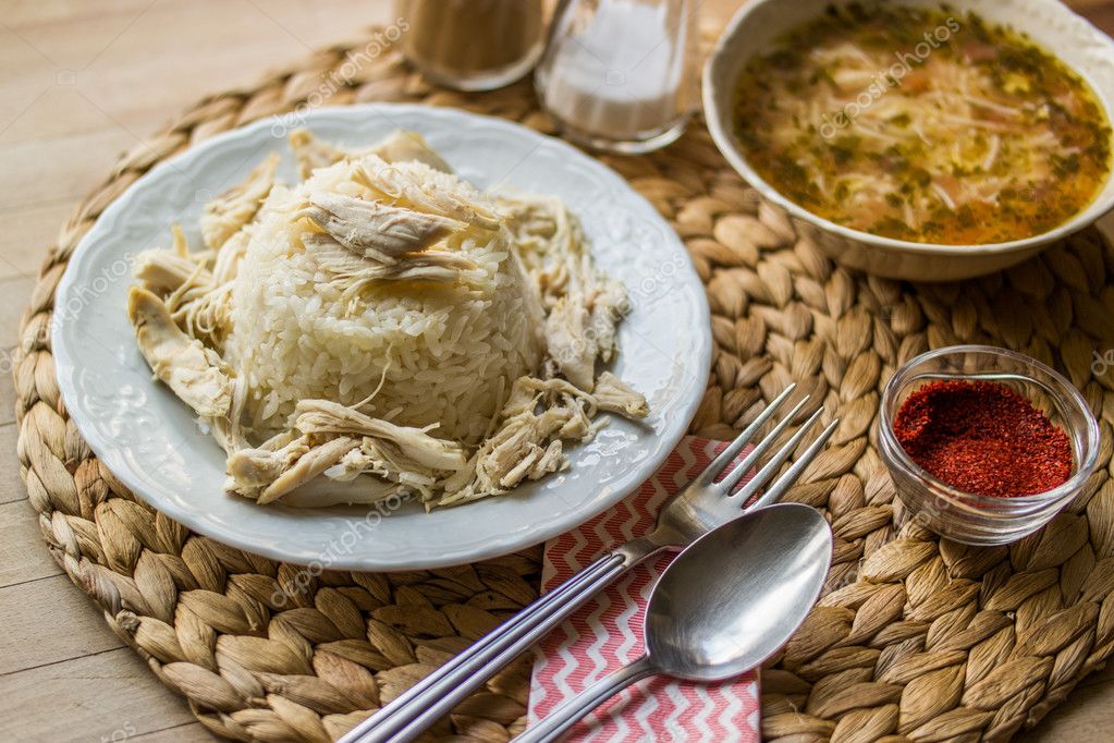 Turkish traditional chicken on a rise (tavuklu pilav) and chicken