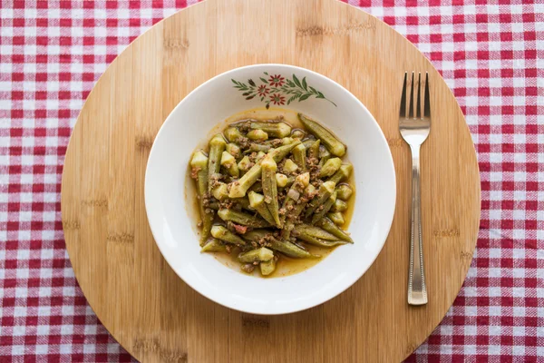 Bamya / Okra / Cucina tradizionale turca con carne macinata — Foto Stock