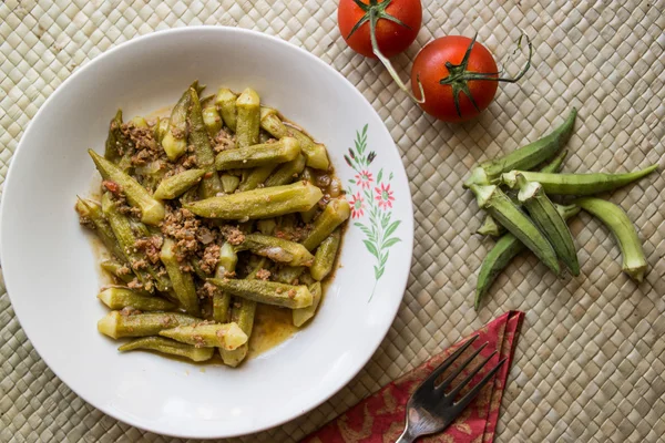 Bamya / Okra / Cucina tradizionale turca con carne macinata — Foto Stock