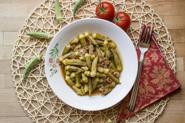 Bamya / Okra / Cucina tradizionale turca con carne macinata — Foto Stock