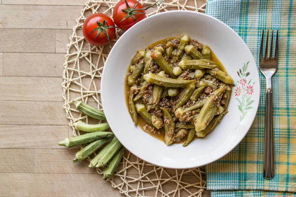 Bamya / Okra / Cucina tradizionale turca con carne macinata — Foto Stock