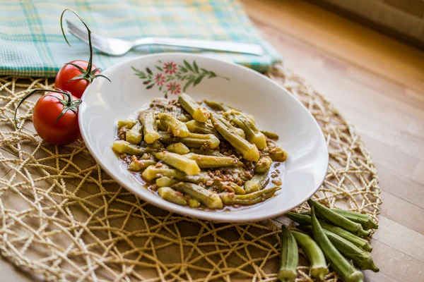 Bamya / Okra / Cucina tradizionale turca con carne macinata — Foto Stock