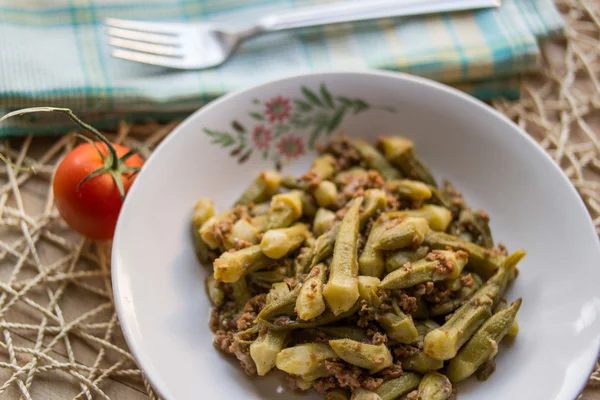 Bamya / Okra / Cucina tradizionale turca con carne macinata — Foto Stock