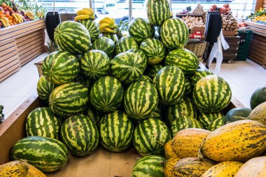 Karpuz ve kavun süpermarkette 