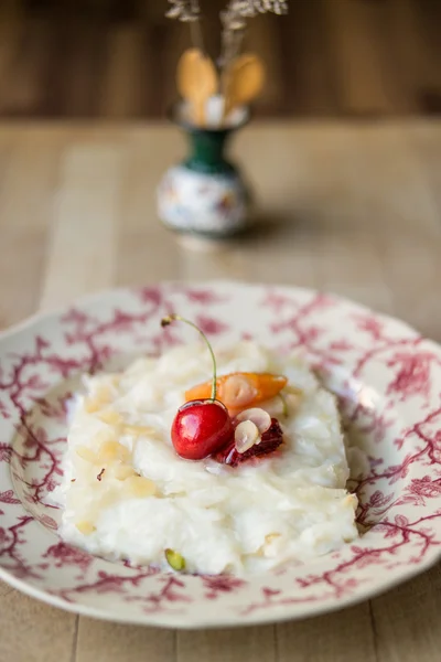 Gullac / Turkish Traditional Ramadan Dessert — Stock Photo, Image