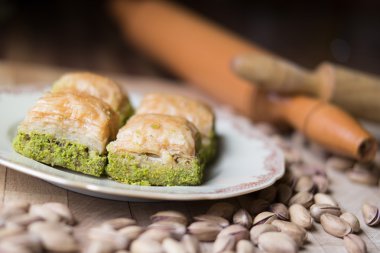 Baklava şamfıstıklı / Türk geleneksel tatlı ile