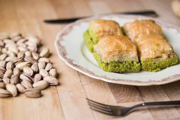 Baklava s pistácie / turecká tradiční dezert — Stock fotografie