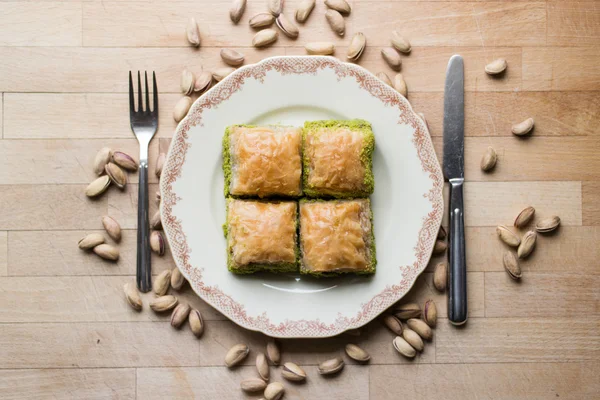 Baklava s pistácie / turecká tradiční dezert — Stock fotografie