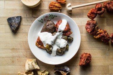 Yoğurt ile Türk Dolma.