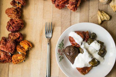 Yoğurt ile Türk Dolma.