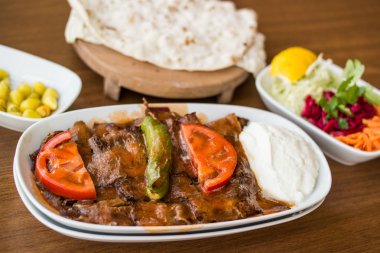 İskender kebap / geleneksel yemek