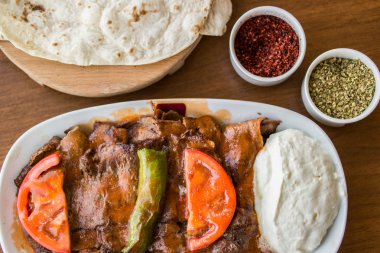 İskender kebap / geleneksel yemek