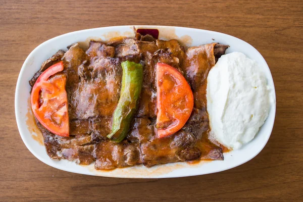 Kebab iskender / comida tradicional turca —  Fotos de Stock