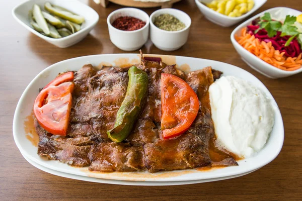 Iskender Kebab / türkisches traditionelles Essen — Stockfoto