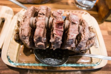 Kuzu Tandır fırını pişmiş.